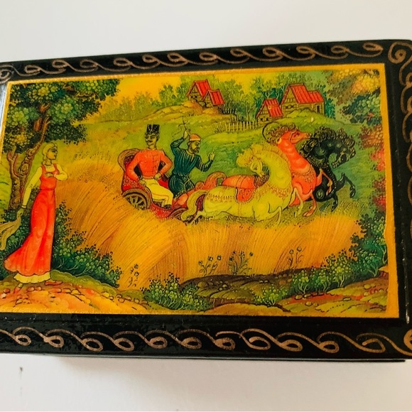 Wooden hand painted box - Picture 1 of 11